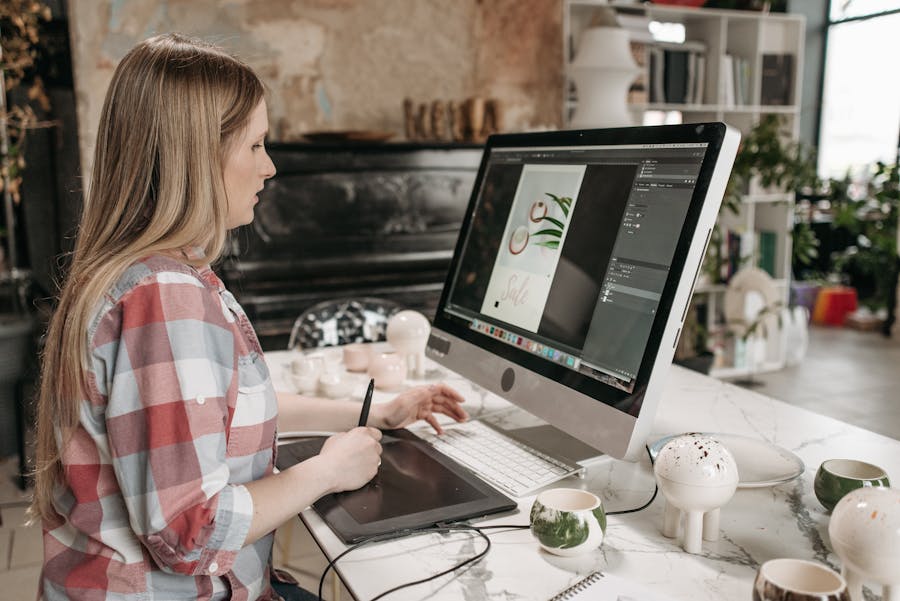 Graphic & UI/UX Design
